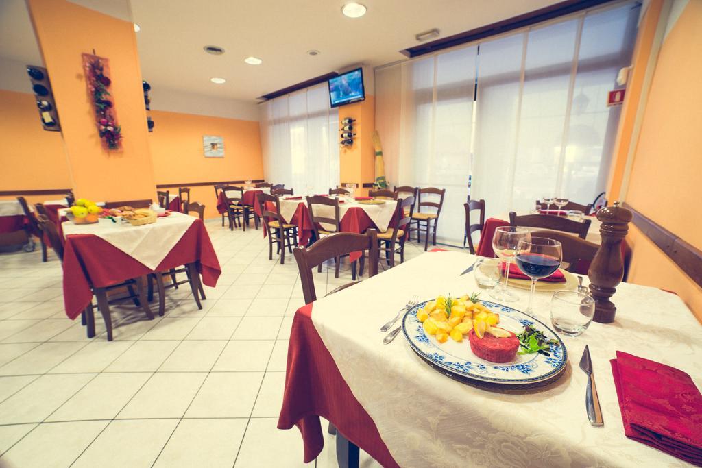Millesimo Hotel La Gaietta מראה חיצוני תמונה